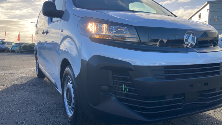 Vauxhall Vivaro L2 Diesel 2.0 Turbo D 145 Prime H1 Double Cab